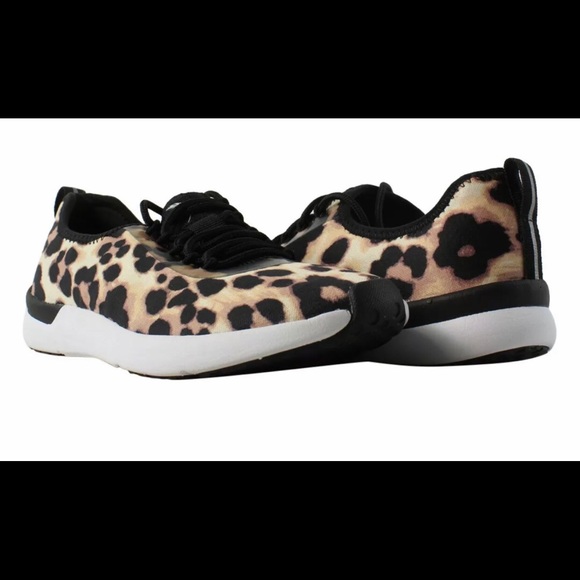 jessica simpson tennis shoes